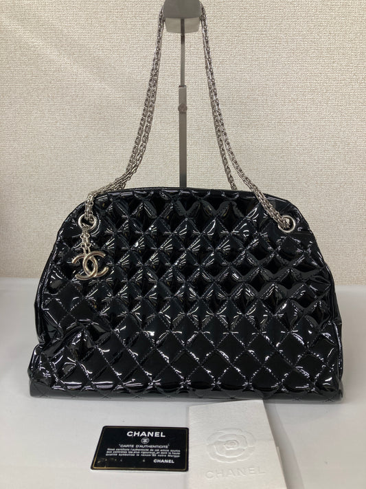 Chanel Black Shoulder Bags A-18087