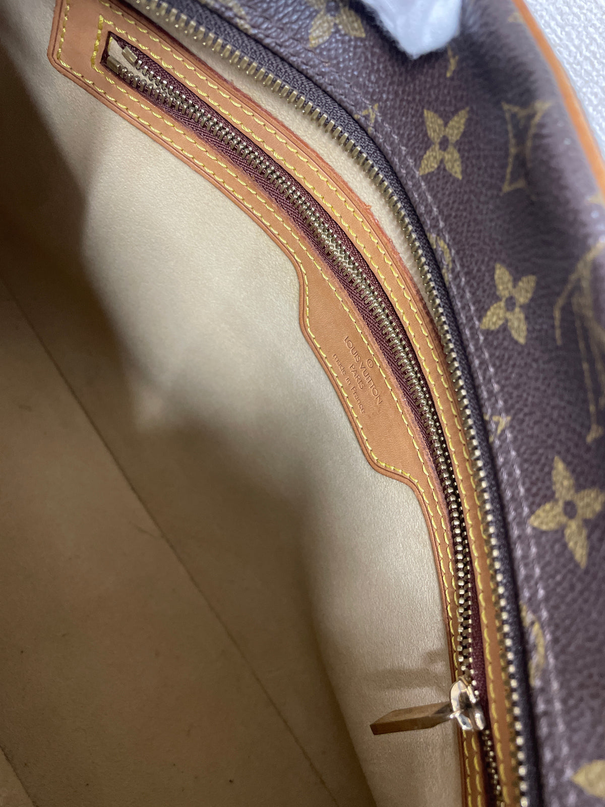 Louis Vuitton Brown Shoulder Bags A-18097