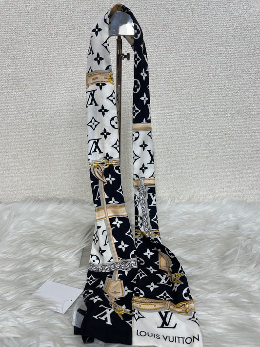 Louis Vuitton Black Scarves A-18122