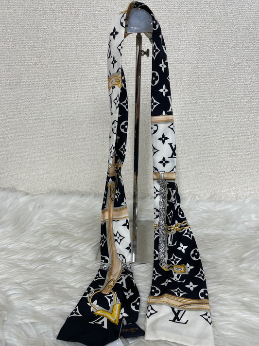 Louis Vuitton Black Scarves A-18122