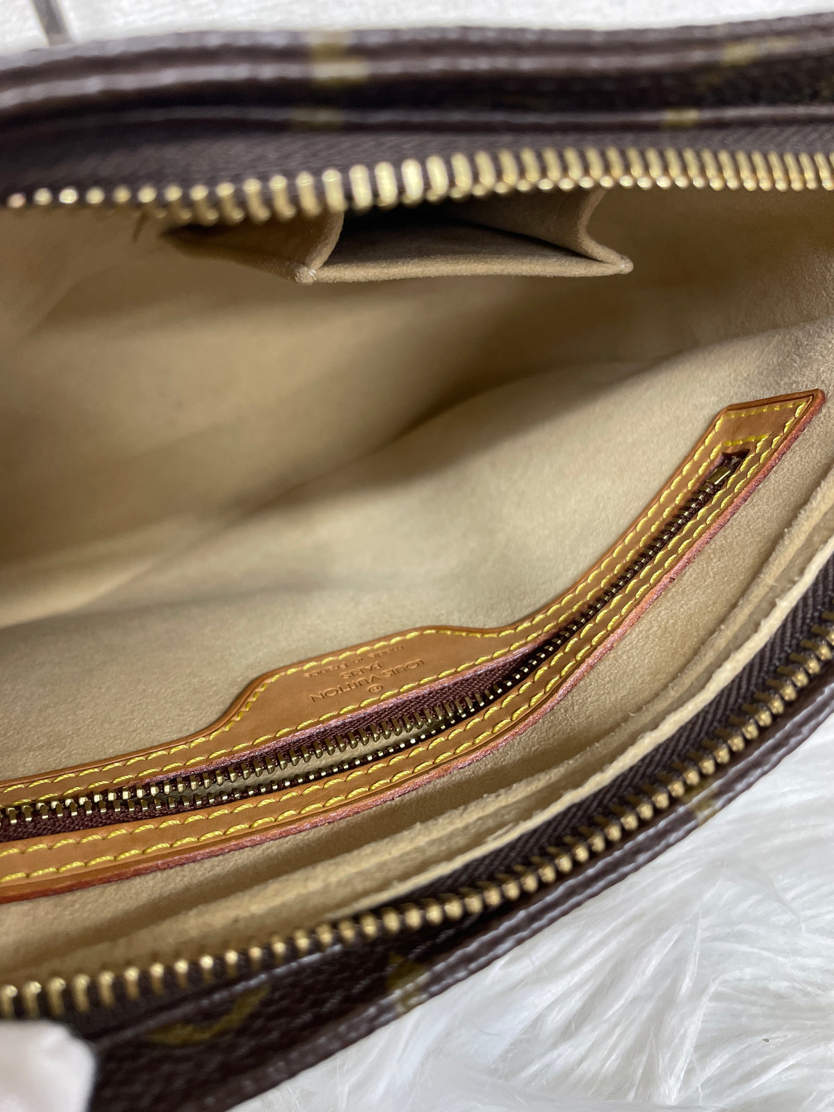 Louis Vuitton Brown Shoulder Bags A-18147
