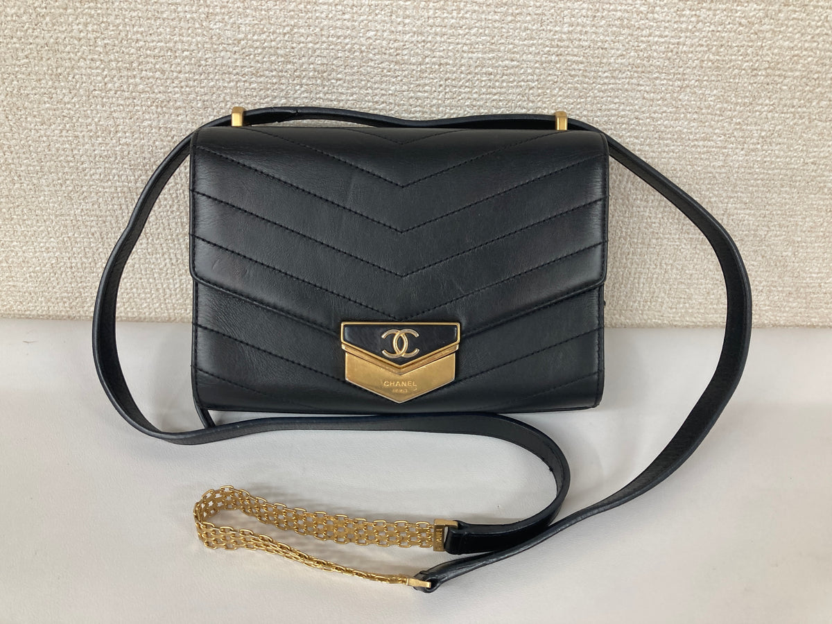 Chanel Black Shoulder Bags A-18244