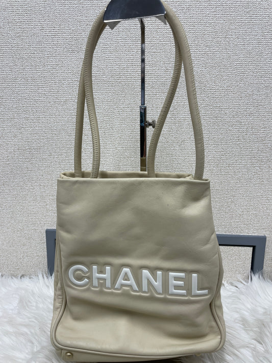 Chanel White Tote Bags A-18281