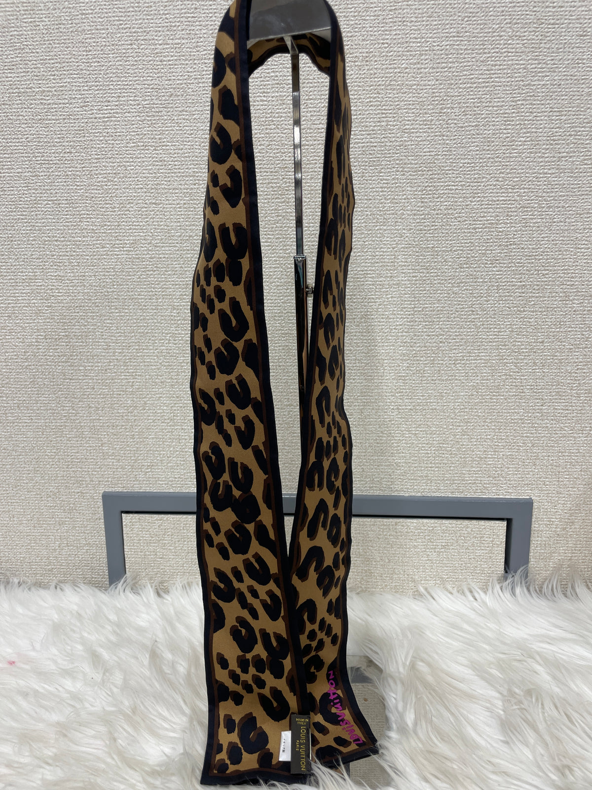 Louis Vuitton Brown Scarves A-18309