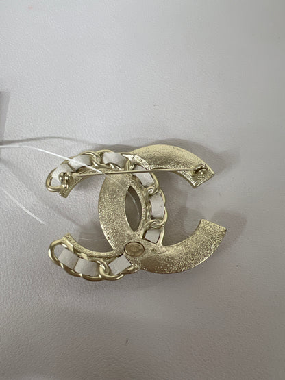 Chanel White Brooches A-18359