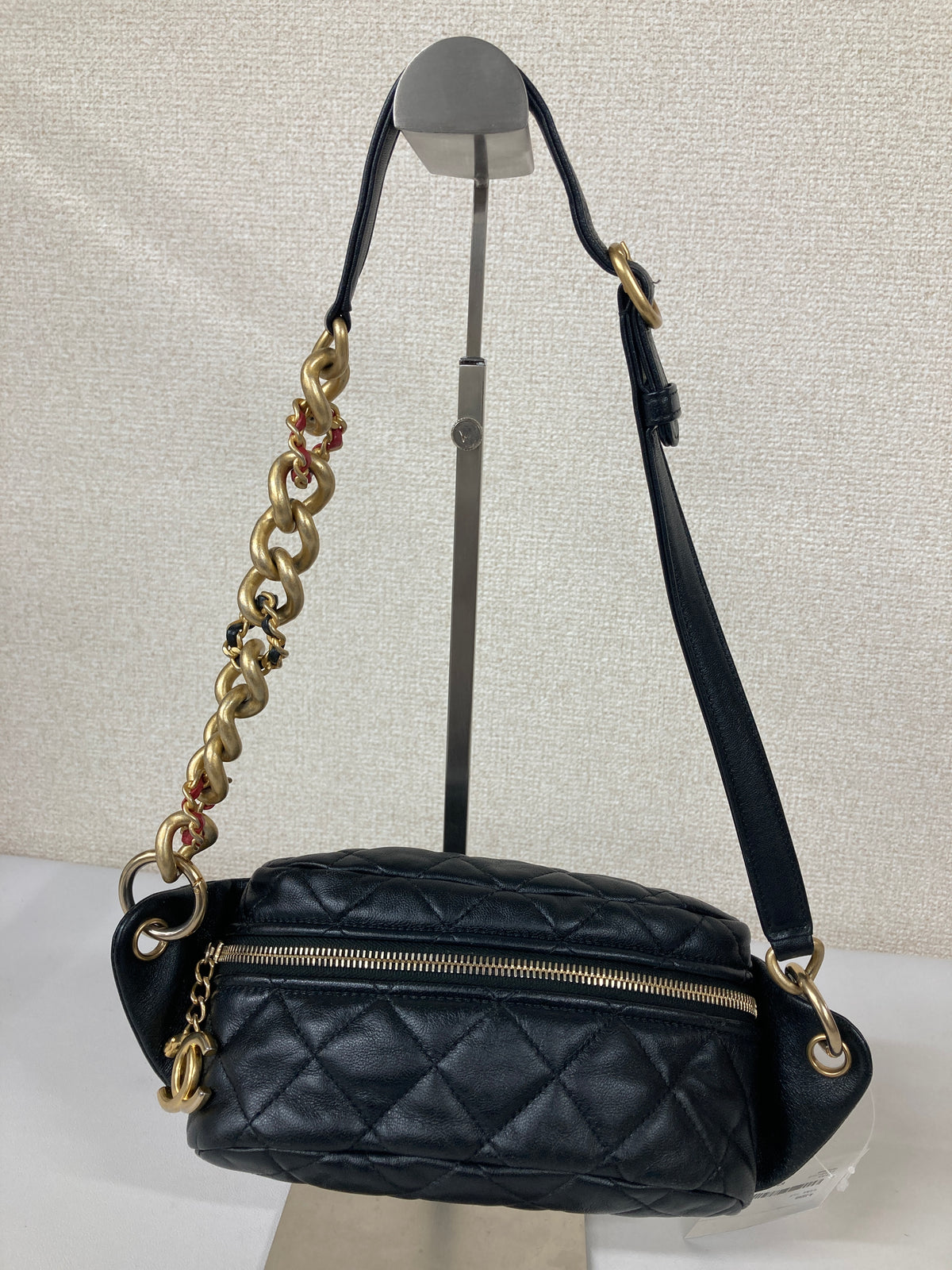 Chanel Black Shoulder Bags A-18369