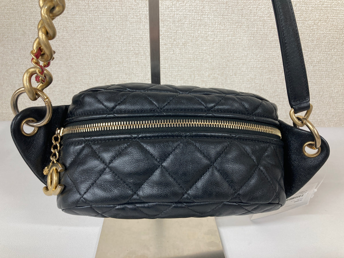 Chanel Black Shoulder Bags A-18369