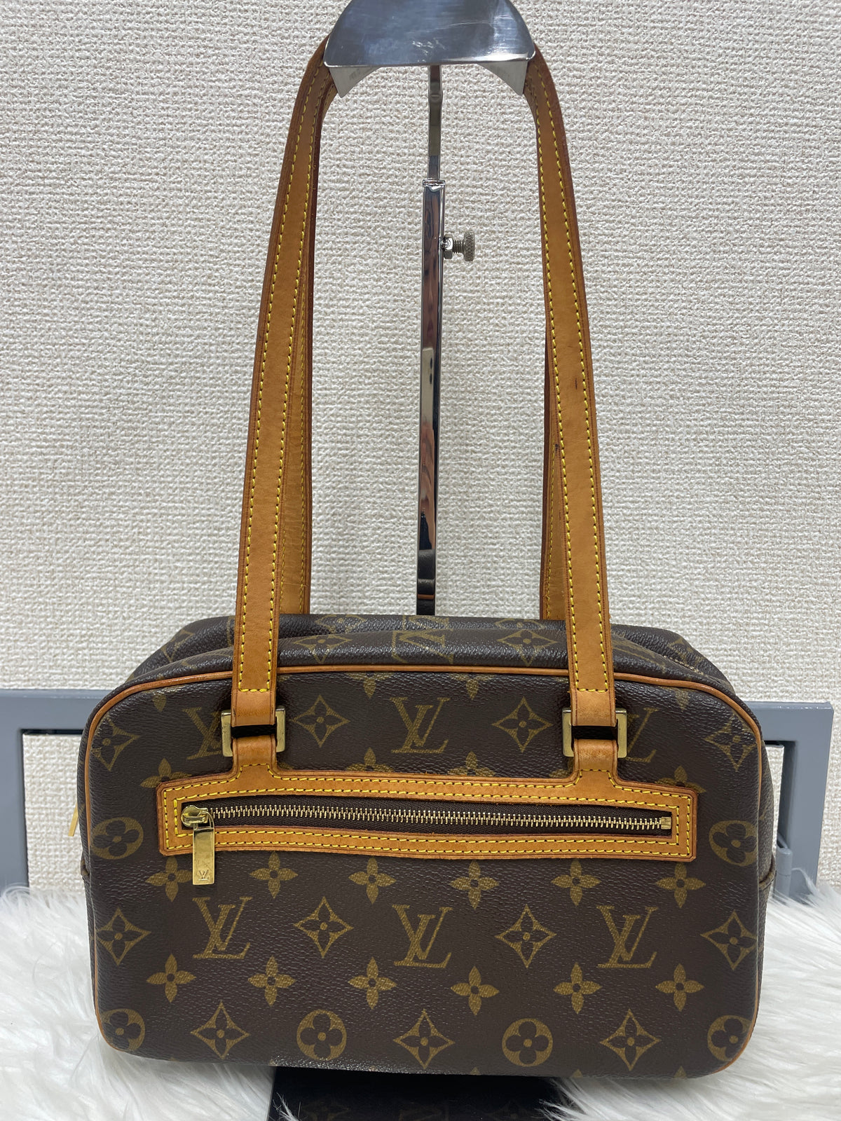 Louis Vuitton Brown Handle Bags A-18406