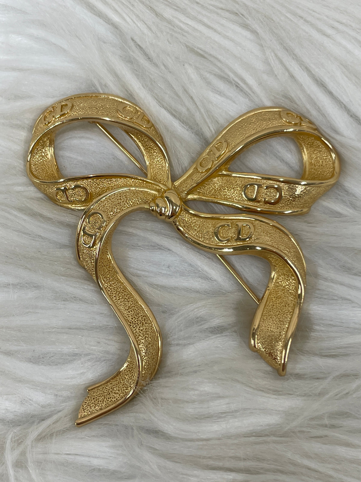 Dior Gold Brooches A-18414