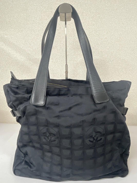 Chanel Black Tote Bags A-18418