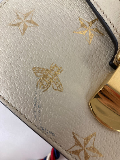 Gucci White Shoulder Bags A-18460