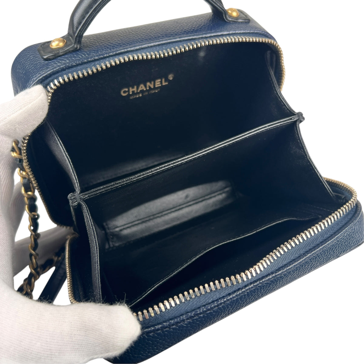 Chanel Navy Shoulder Bags A-18526