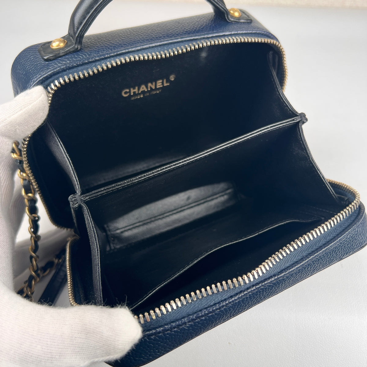 Chanel Navy Shoulder Bags A-18526