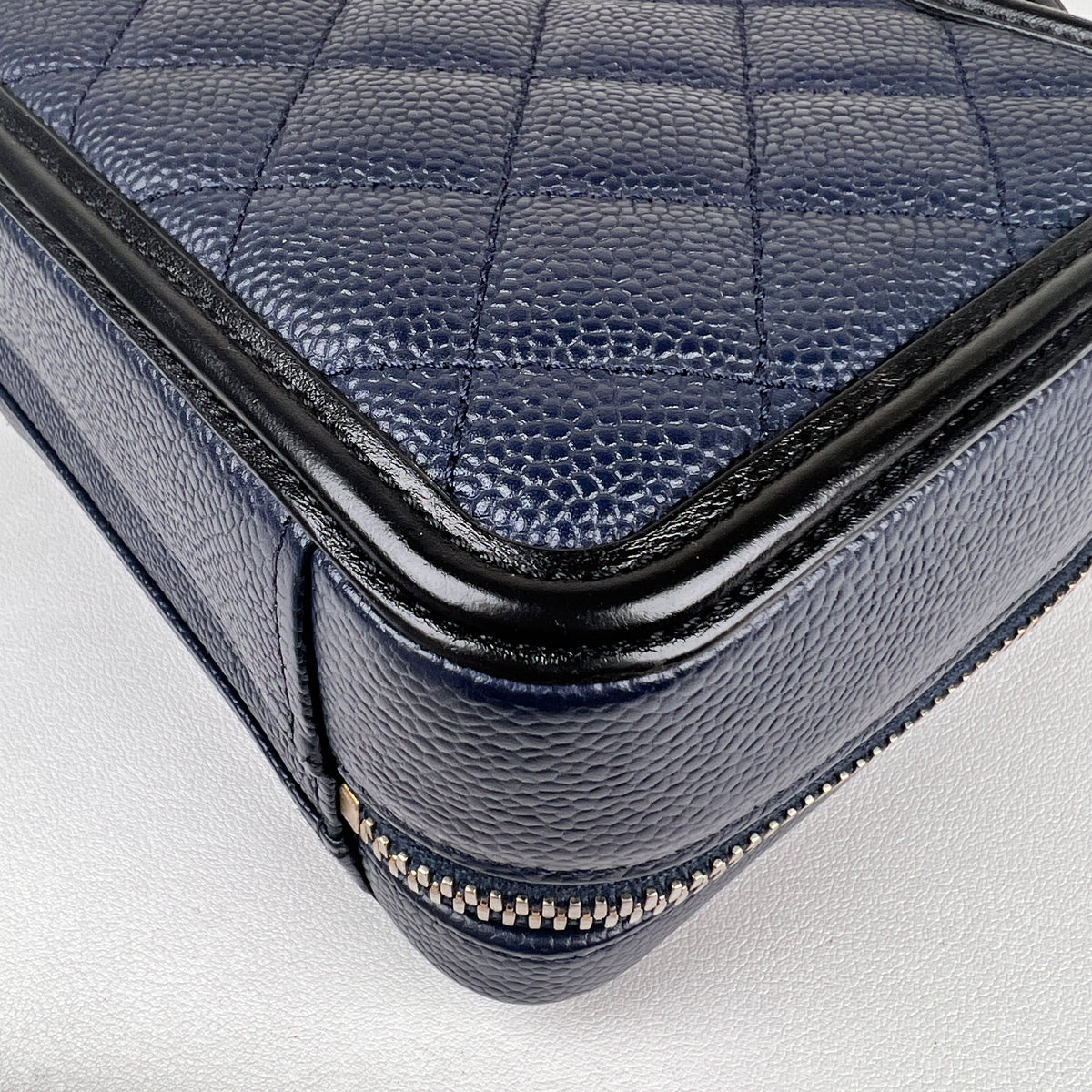 Chanel Navy Shoulder Bags A-18526