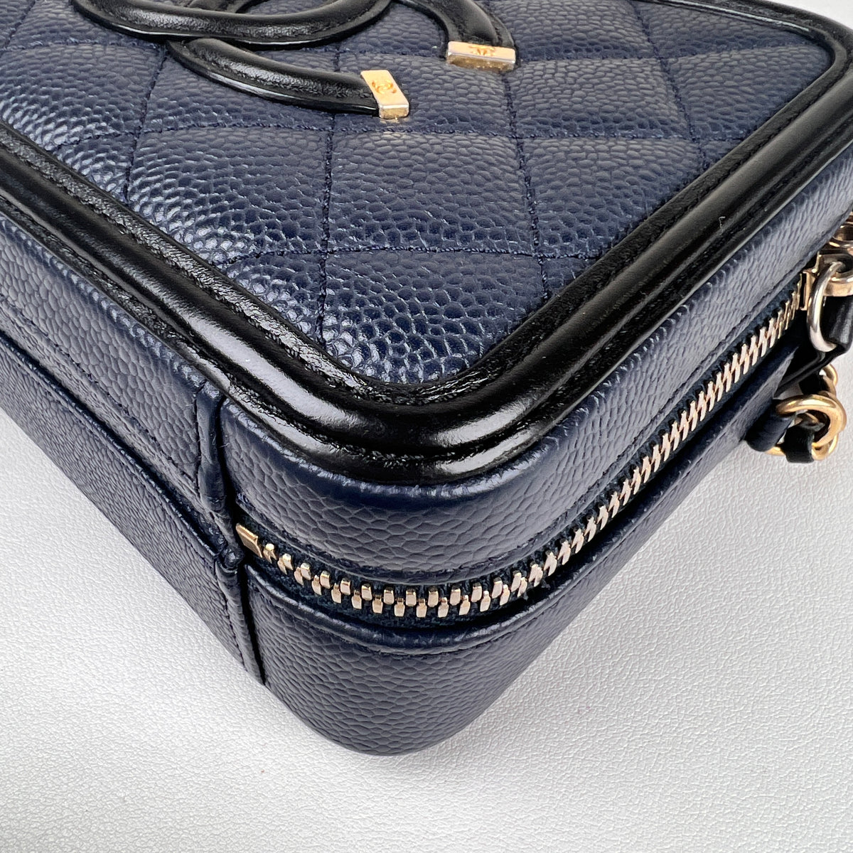 Chanel Navy Shoulder Bags A-18526