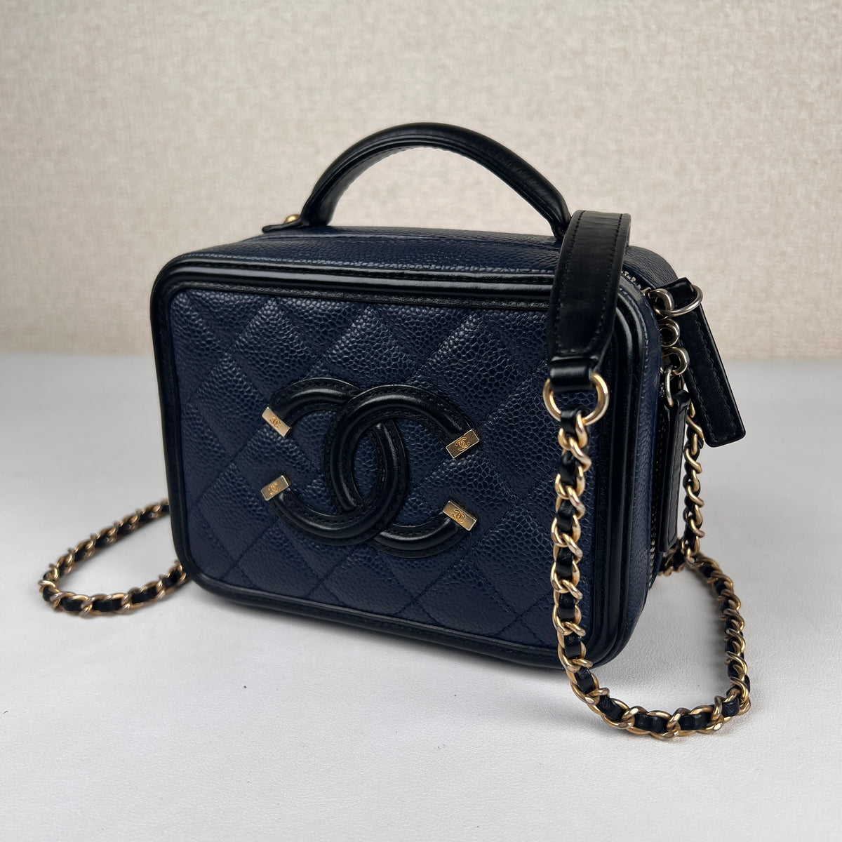 Chanel Navy Shoulder Bags A-18526