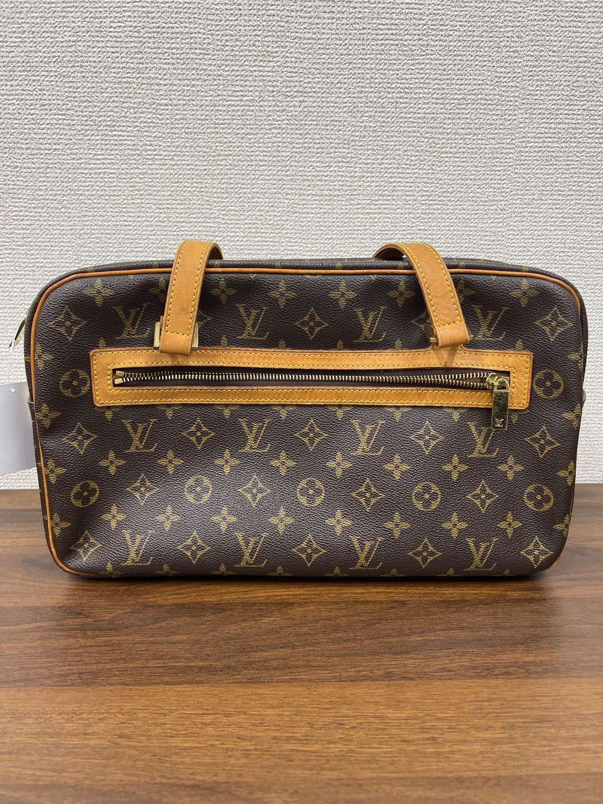 Louis Vuitton Brown Shoulder Bags A-18532