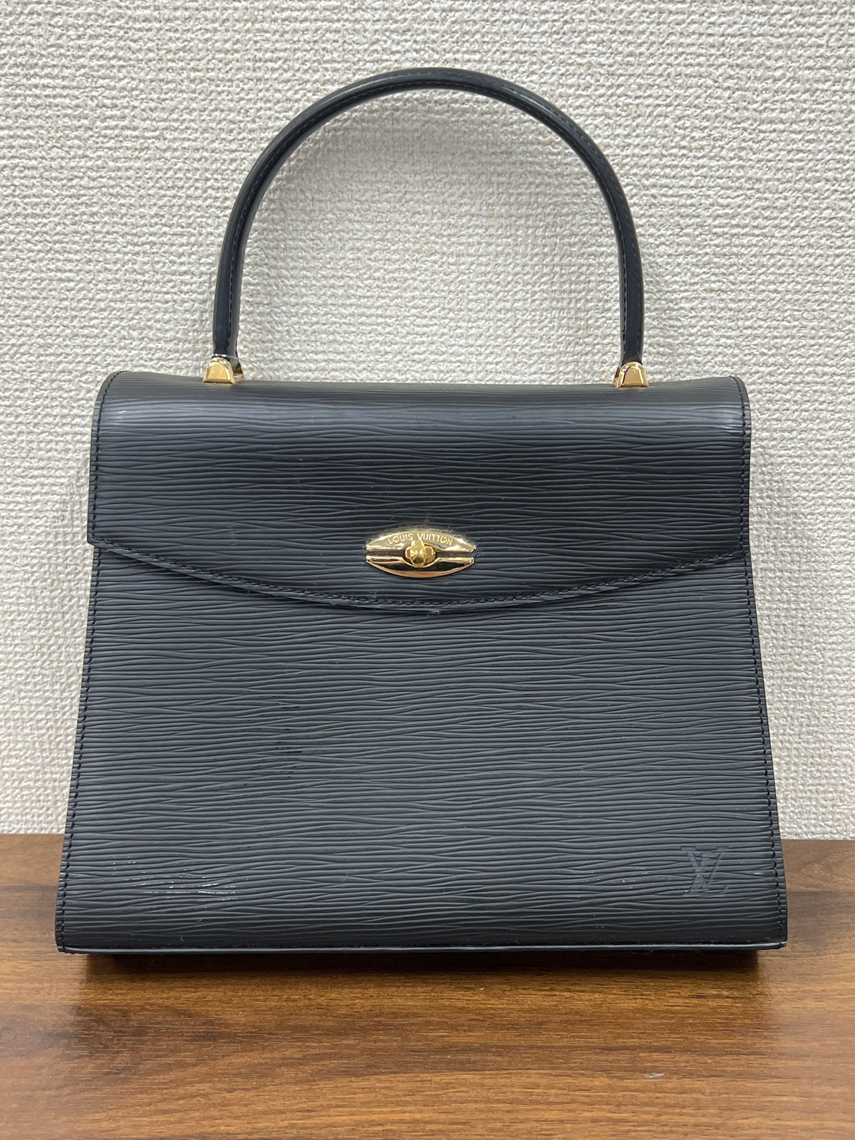 Louis Vuitton Black Handle Bags A-18555
