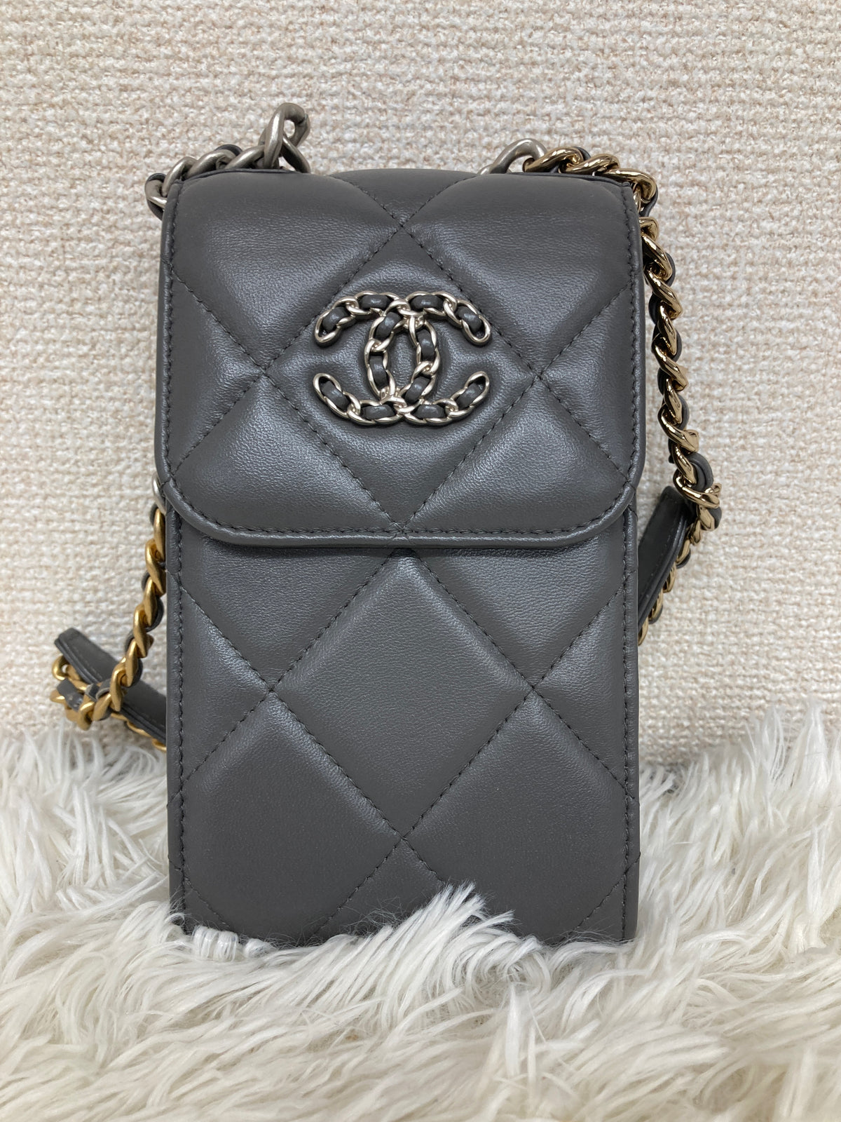 Chanel Gray Shoulder Bags A-18559