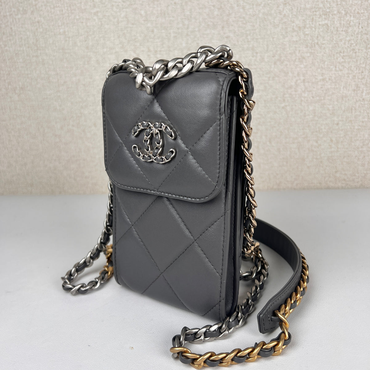 Chanel Gray Shoulder Bags A-18559