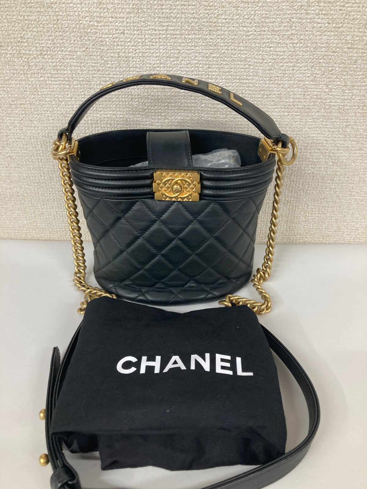 Chanel Black Shoulder Bags A-18560