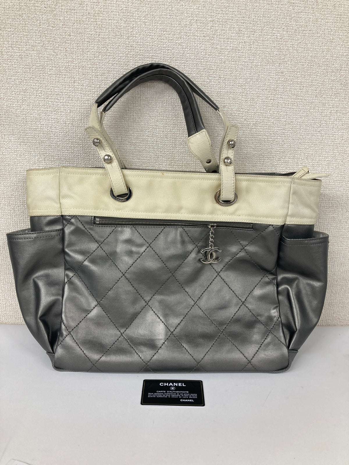 Chanel Silver Shoulder Bags A-18574