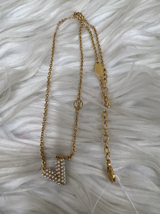Louis Vuitton Gold Necklaces A-18594