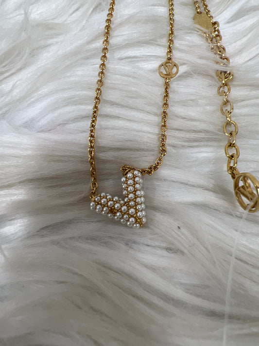 Louis Vuitton Gold Necklaces A-18594