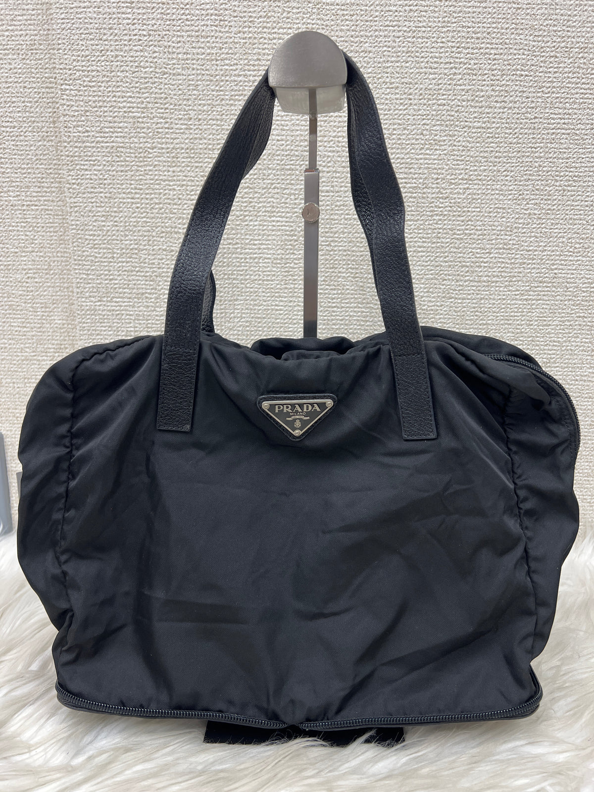 Prada Black Handle Bags A-18600