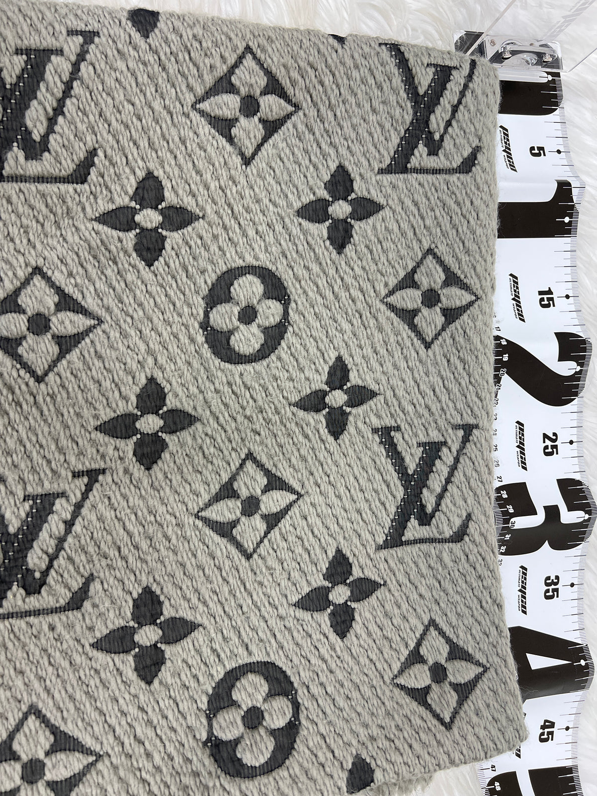 Louis Vuitton Green Scarves A-18655