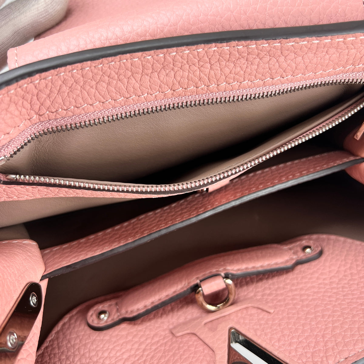Louis Vuitton Pink Shoulder Bags A-18658