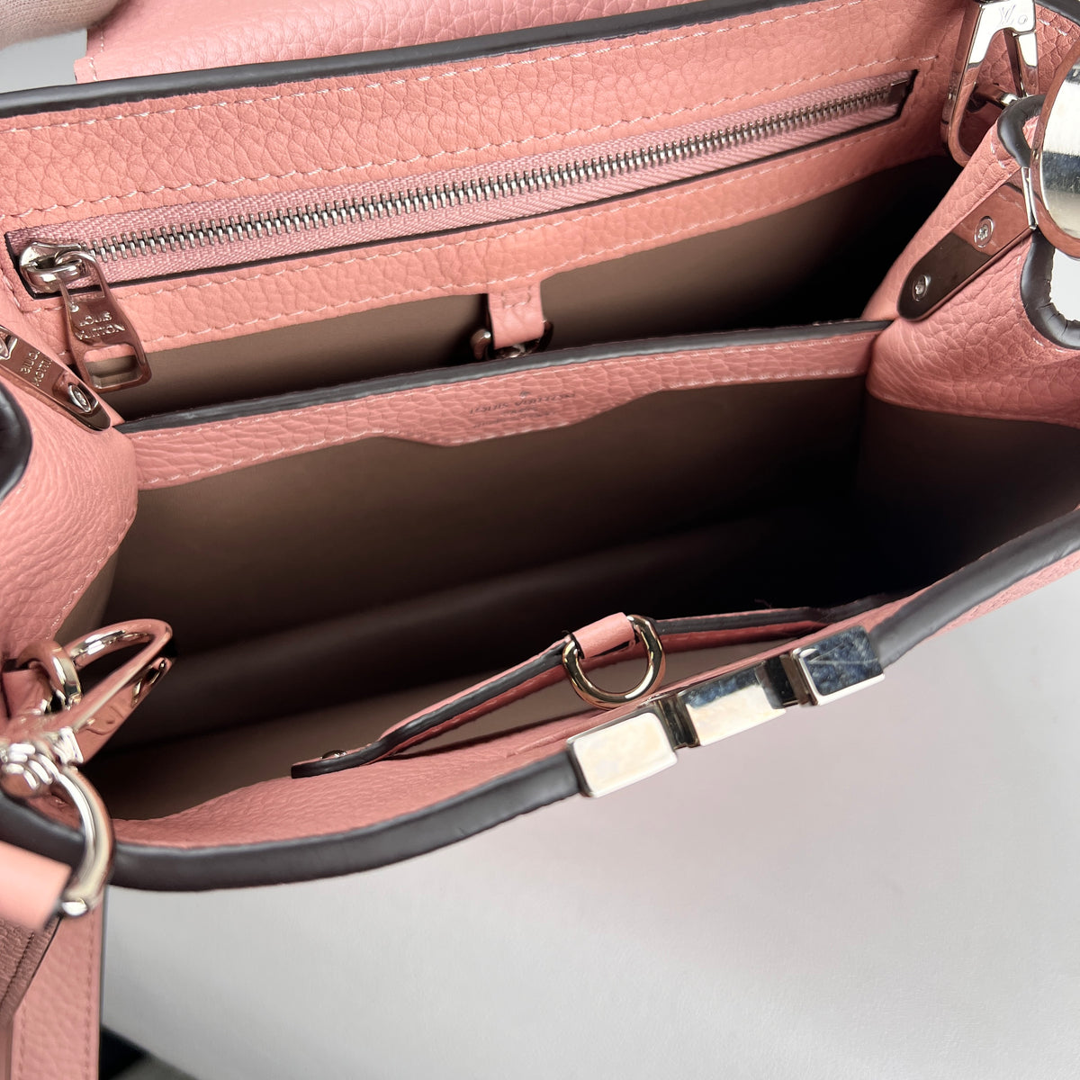 Louis Vuitton Pink Shoulder Bags A-18658