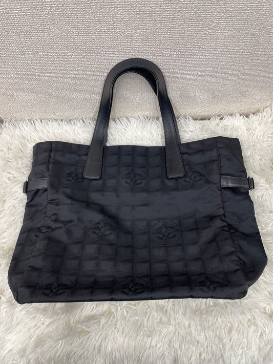 Chanel Black Tote Bags A-18667