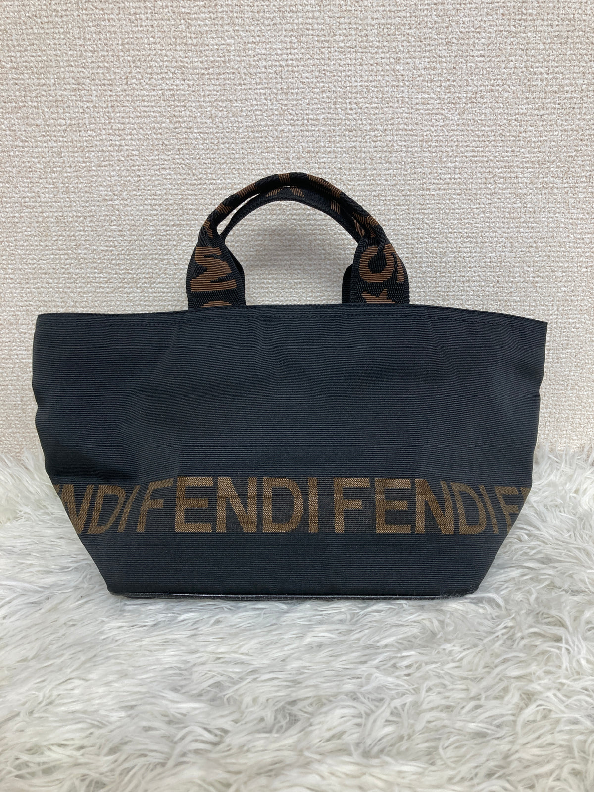 Fendi Black Handle Bags A-18685