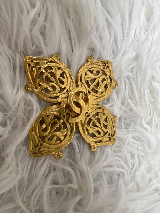 Chanel Gold Brooches A-18696