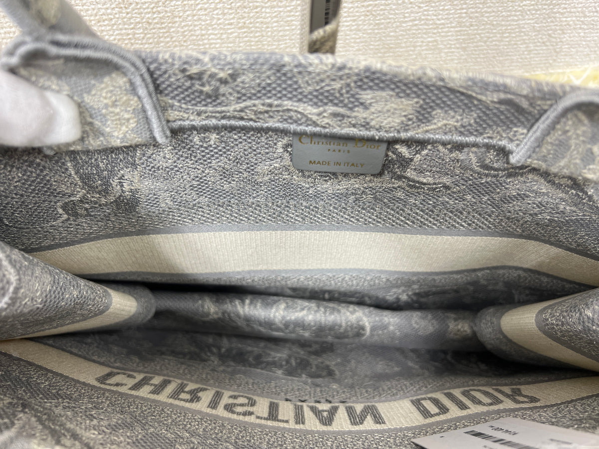 Dior Gray Tote Bags A-18822