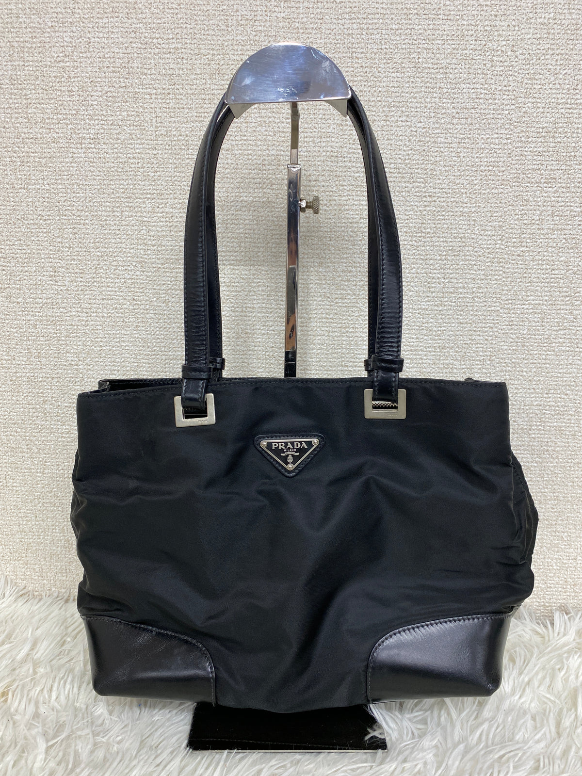Prada Black Handle Bags A-18841
