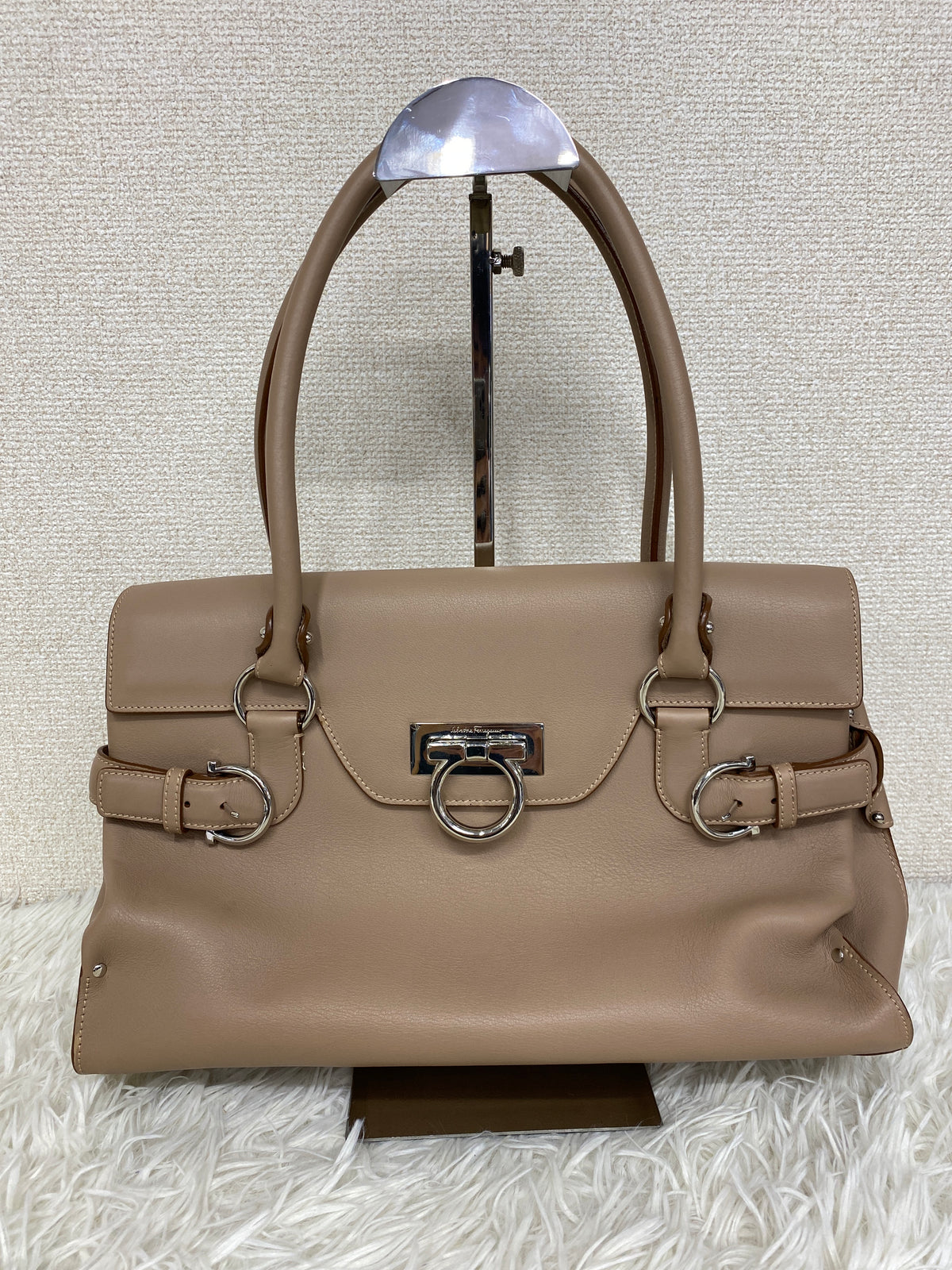 Ferragamo Pink Handle Bags A-18843