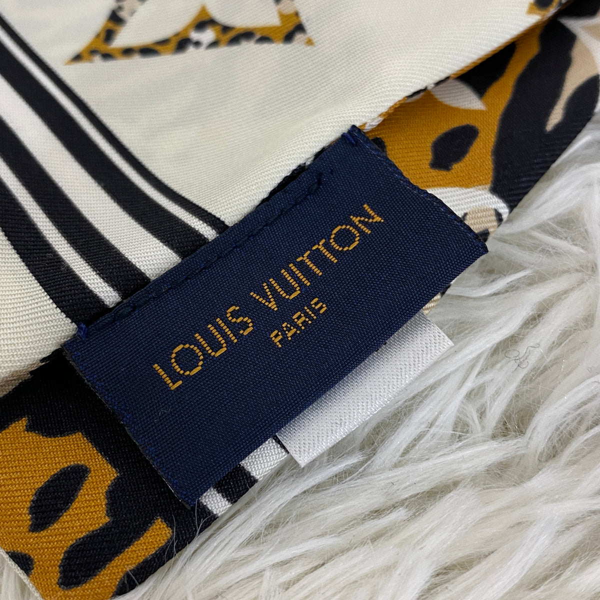 Louis Vuitton Scarves A-18850