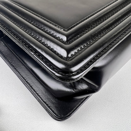Chanel Black Shoulder Bags A-18865
