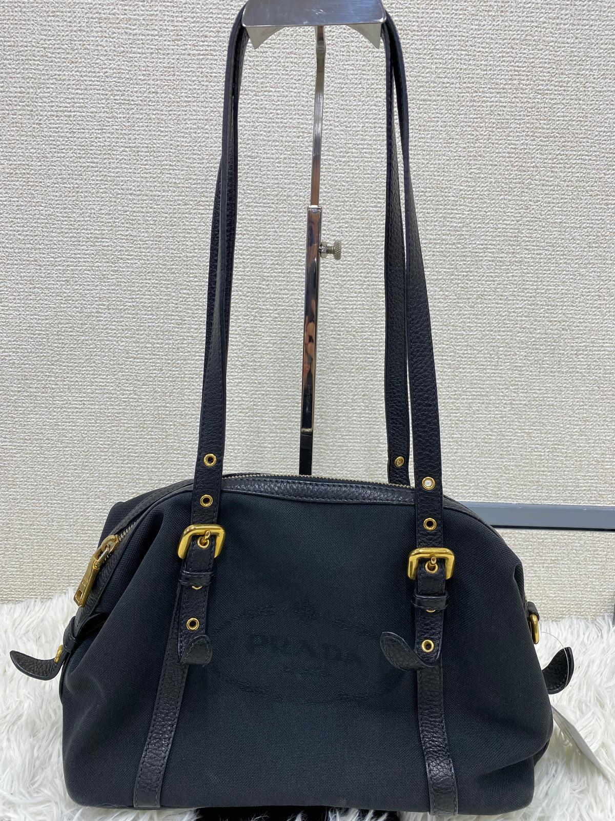 Prada Black Shoulder Bags A-18880