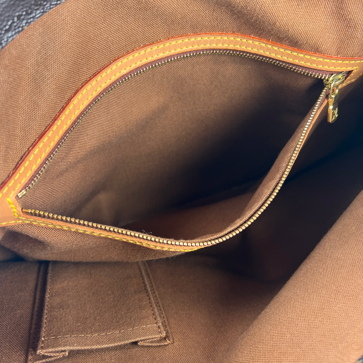 Louis Vuitton Brown Tote Bags A-18882