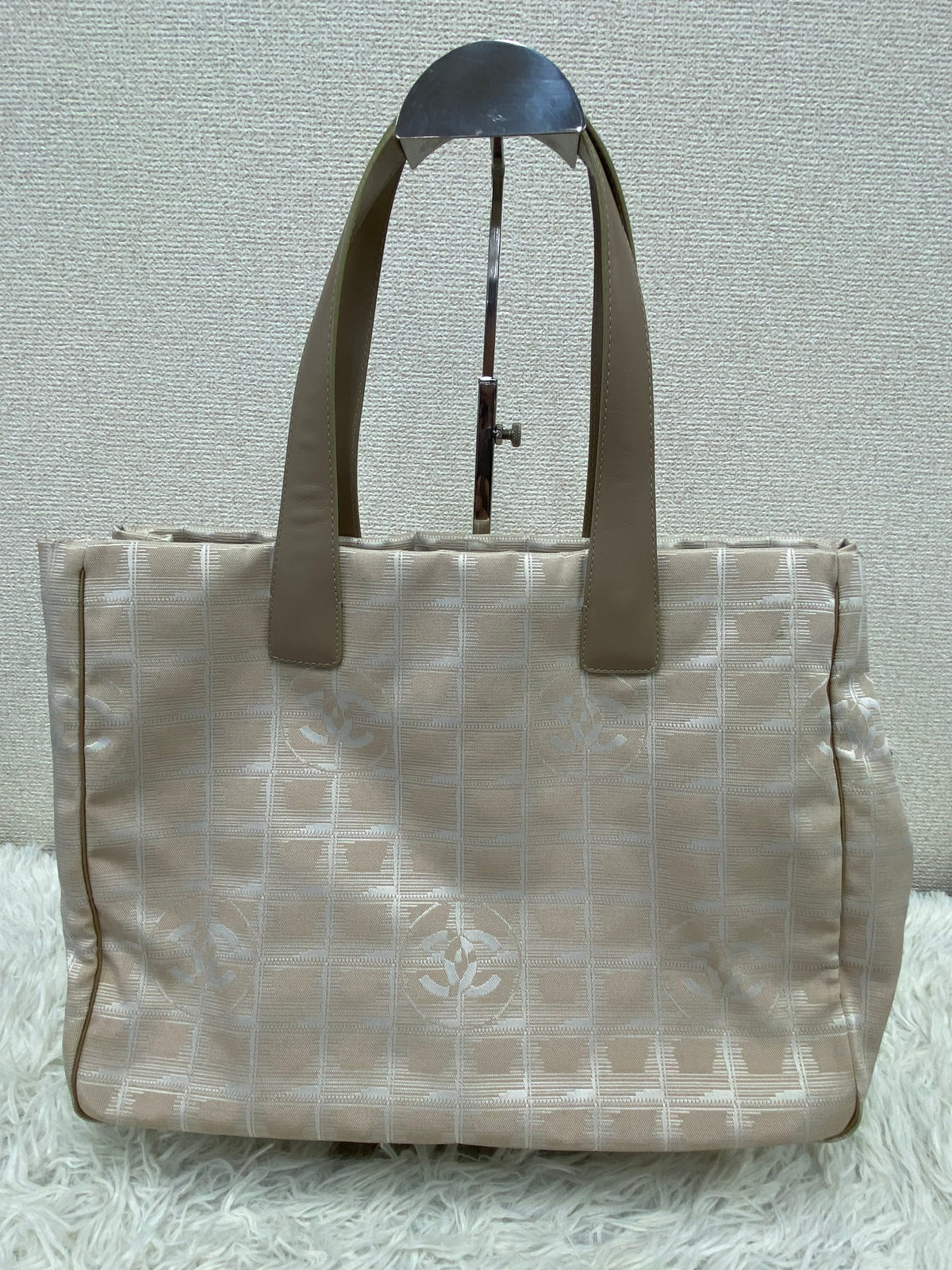 Chanel Beige Tote Bags A-18888