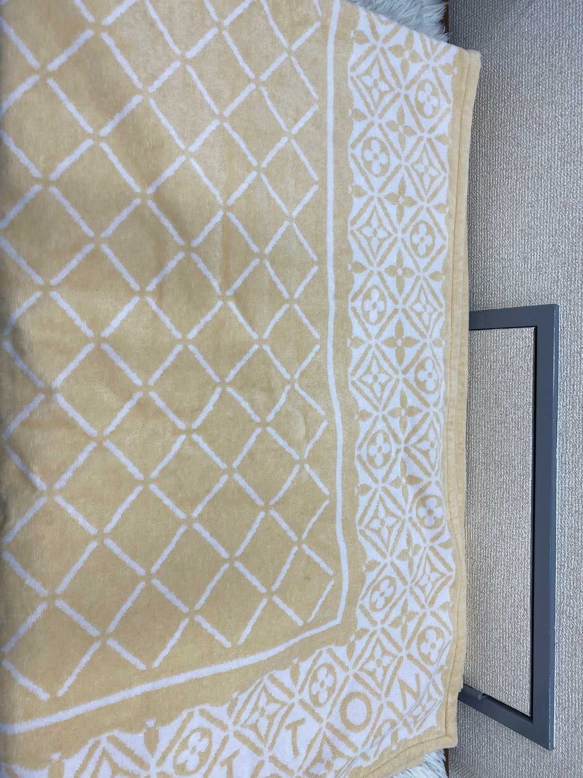 Louis Vuitton Beige A-18891