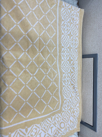 Louis Vuitton Beige A-18891