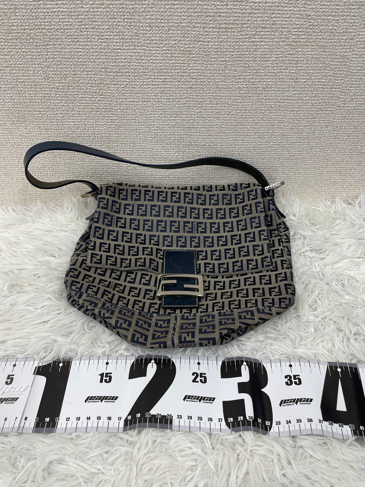 Fendi Navy Shoulder Bags A-18911