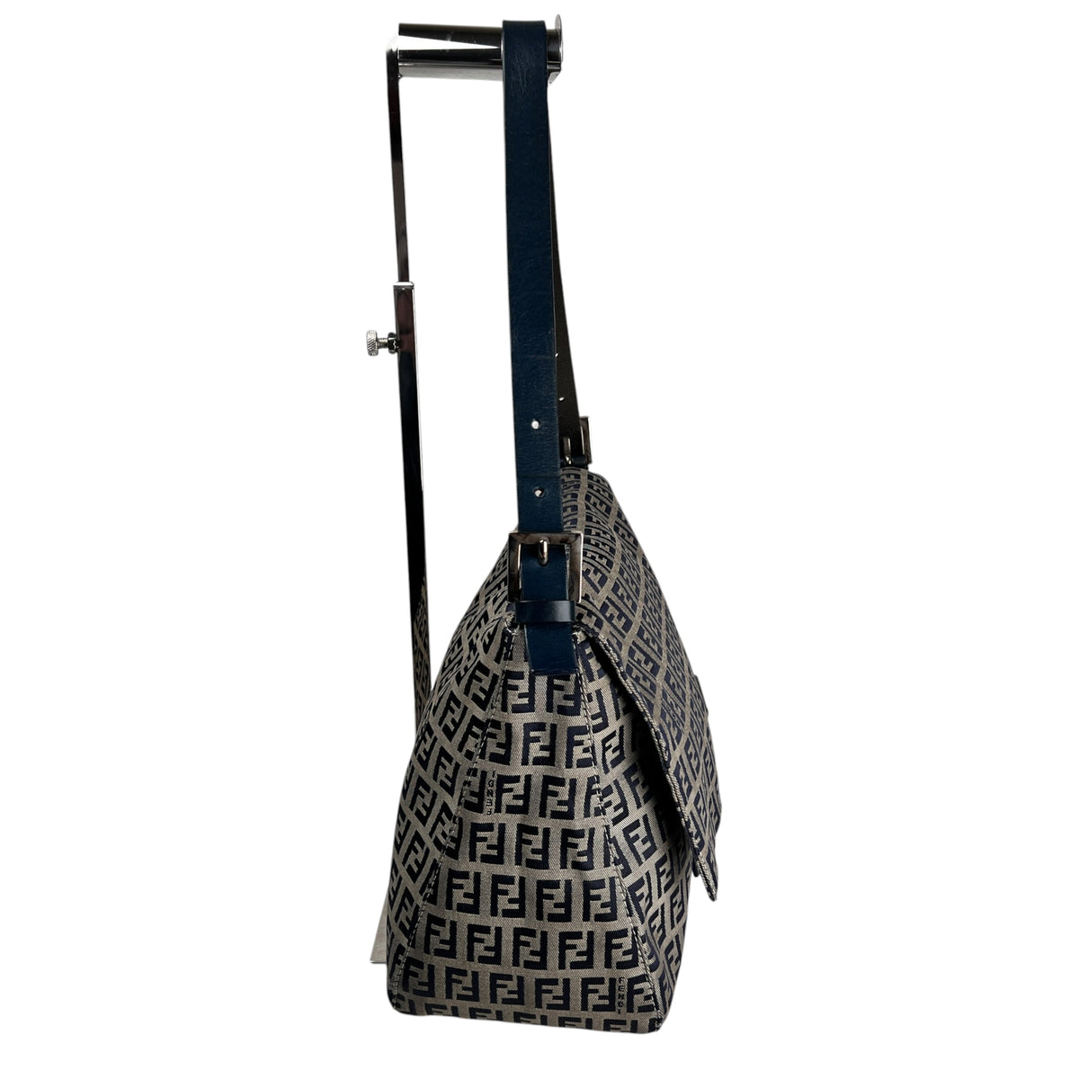 Fendi Navy Shoulder Bags A-18911
