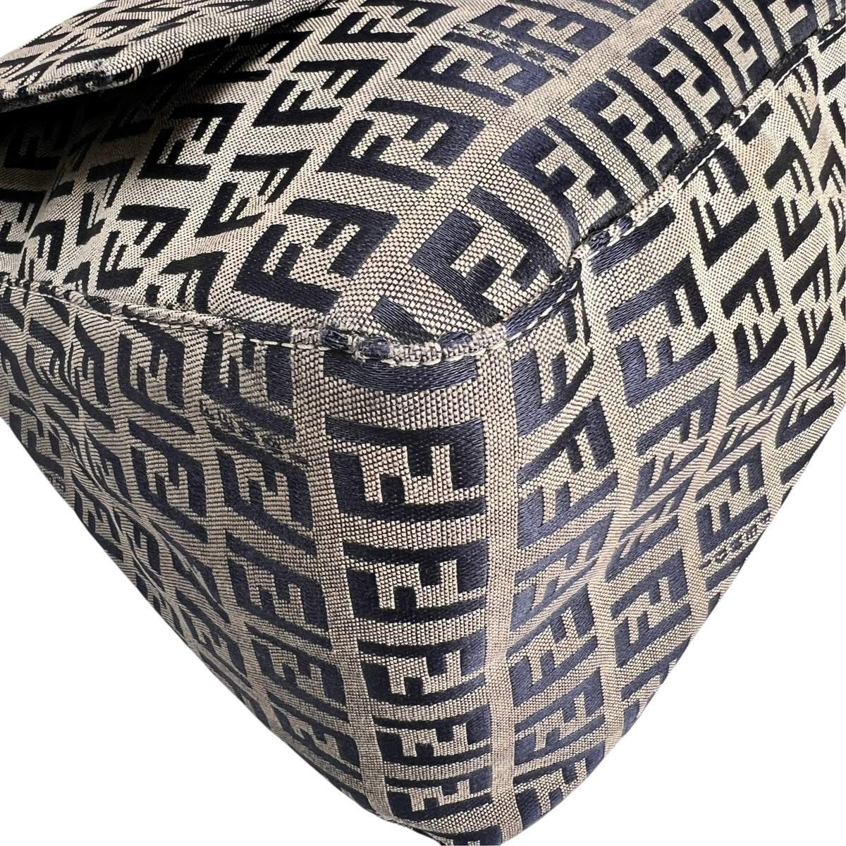 Fendi Navy Shoulder Bags A-18911