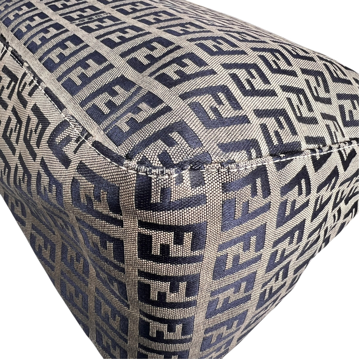 Fendi Navy Shoulder Bags A-18911