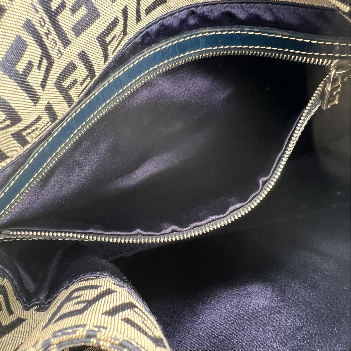 Fendi Navy Shoulder Bags A-18911